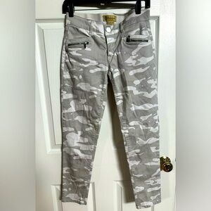 Pale color camo jeans